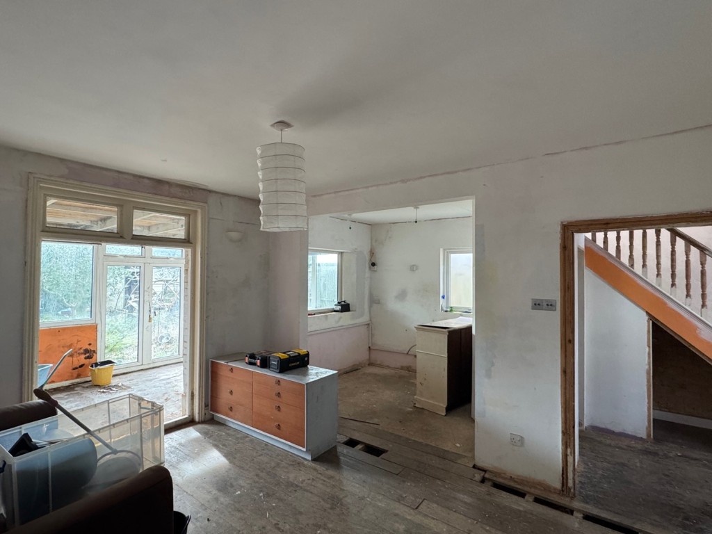 Lot: 58 - DETACHED HOUSE FOR IMPROVEMENT - Kitchen Diner